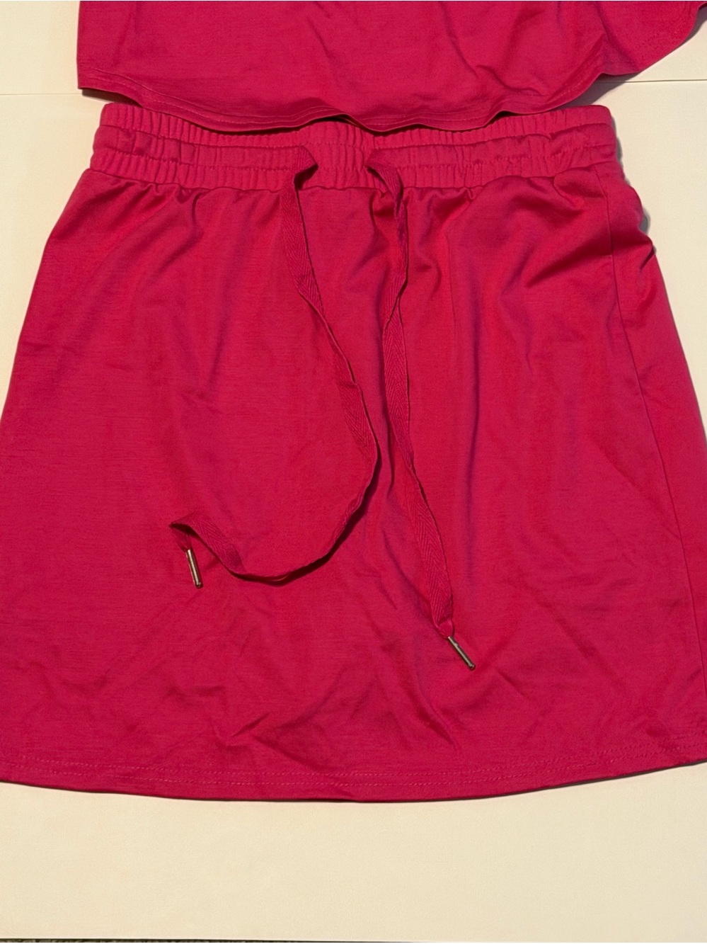 Set Pink Activewear set
Size XS NWT
Skirt has built-in shorts Gym - Picture 3 of 9